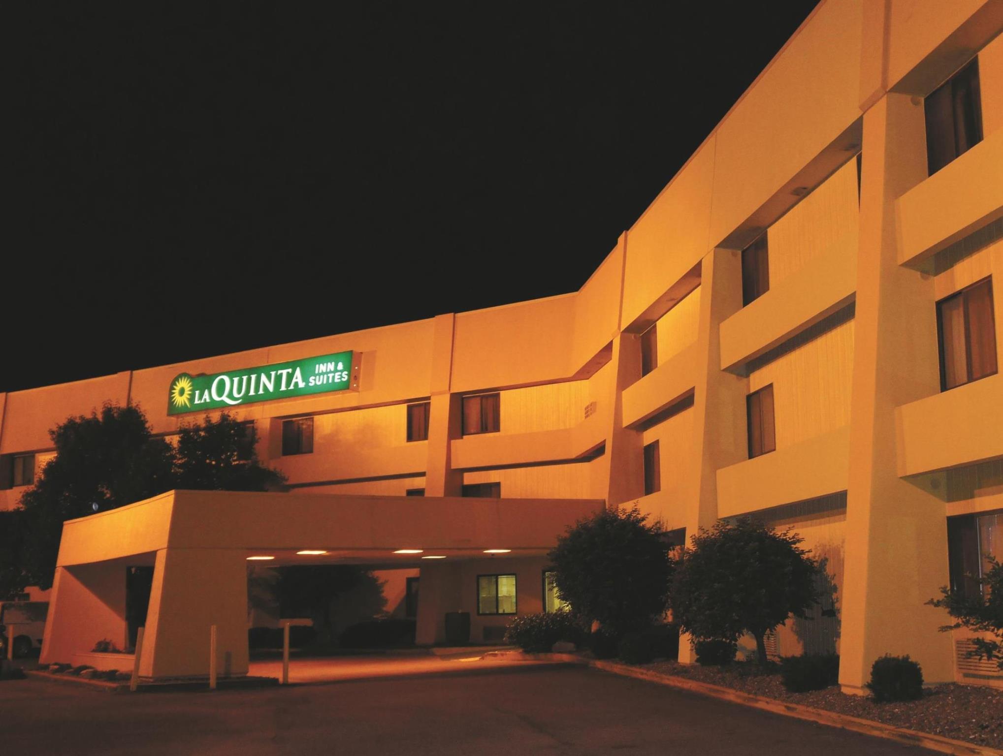 Baymont By Wyndham Columbia, Mo Hotel