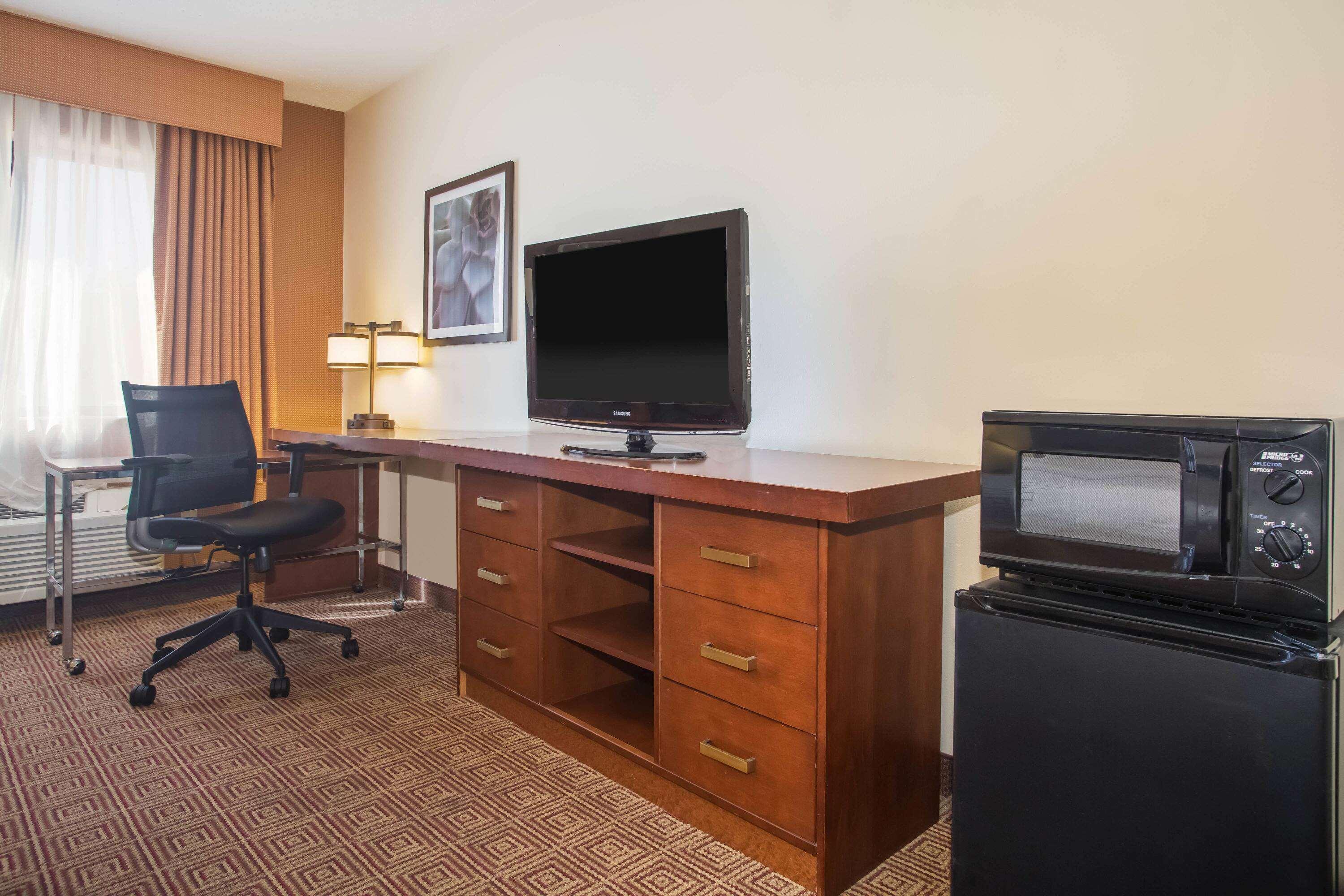 Hotel Baymont By Wyndham Columbia, Mo