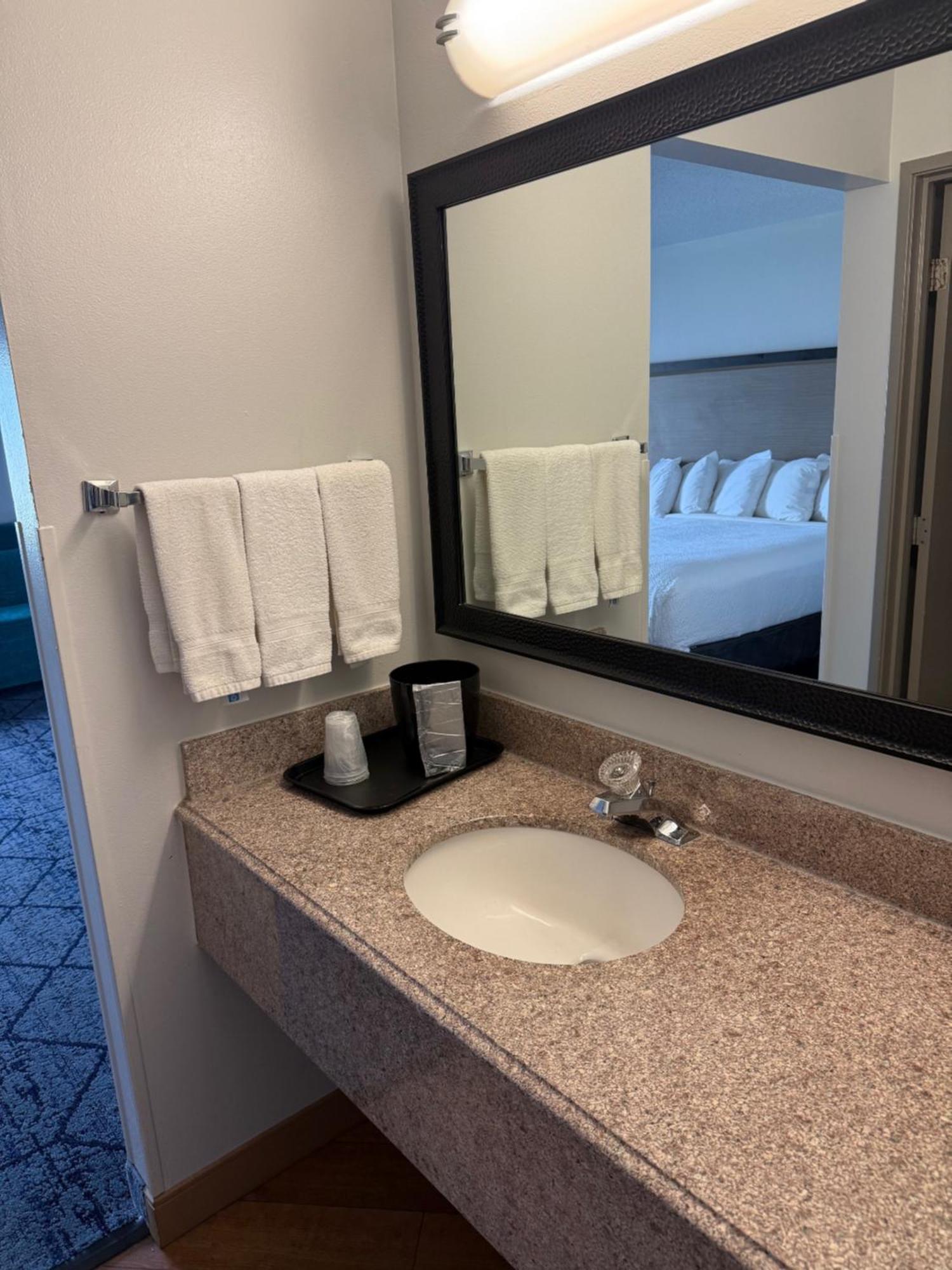Hotel Baymont By Wyndham Columbia, Mo 3*