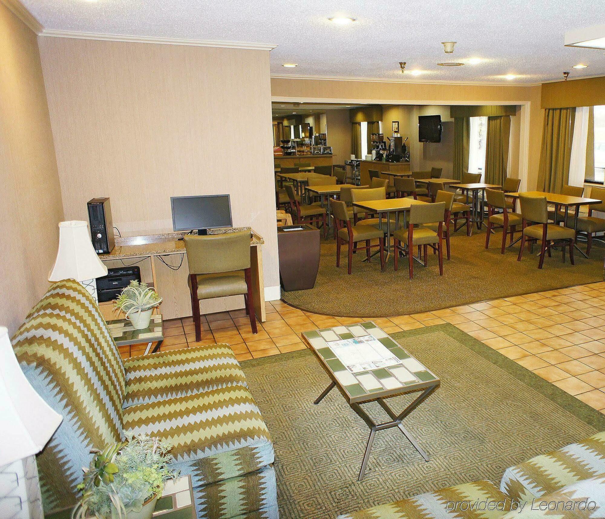 Baymont By Wyndham Columbia, Mo Hotel